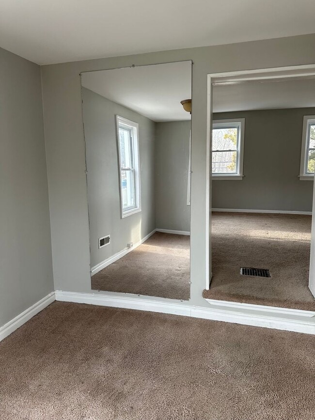 Building Photo - 1007 Lake Ave