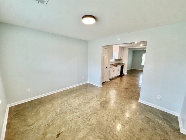 Building Photo - 780 Woodlawn St