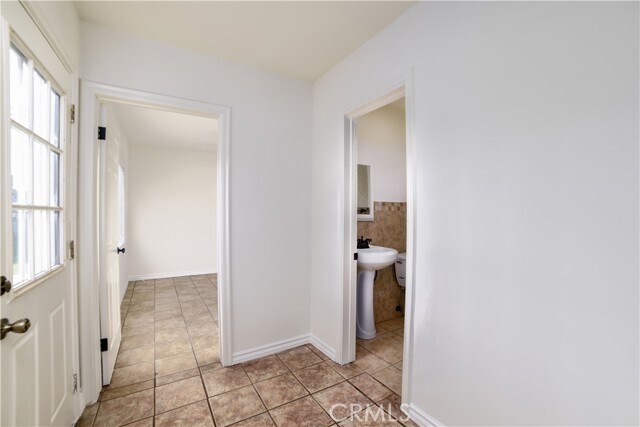 Building Photo - 623 N Nora Ave