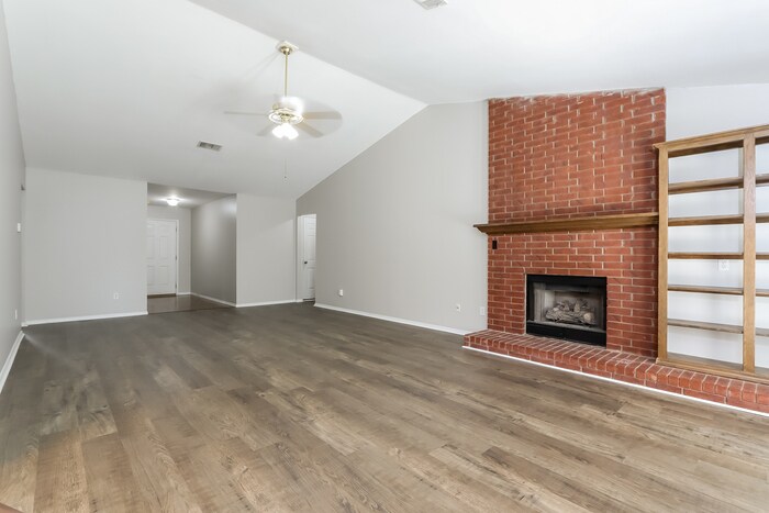 Building Photo - 2106 Cherry Creek Cir
