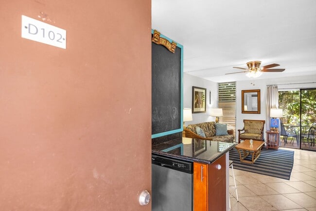 Building Photo - West Maui 2BD Condo Across from Beach Park | Furnished | Ground Floor