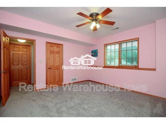 Building Photo - 3112 Hart Ave