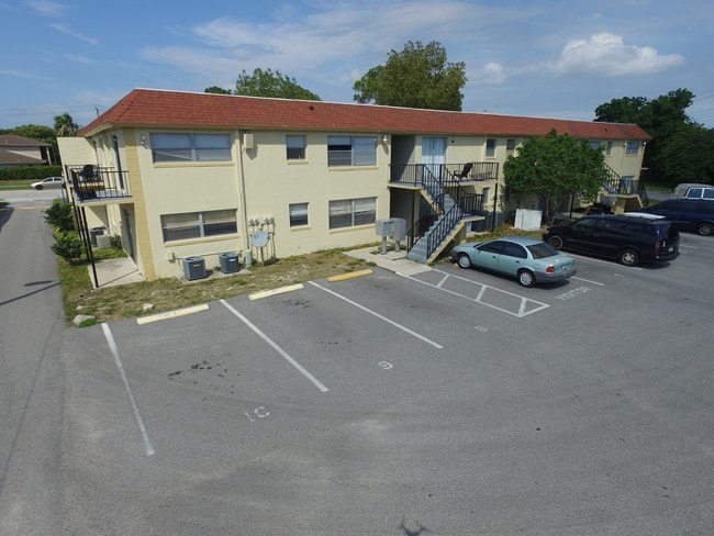 Building Photo - Coquina Court Apartments