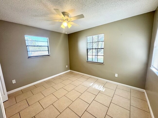 Building Photo - 5313 Soundview Ave