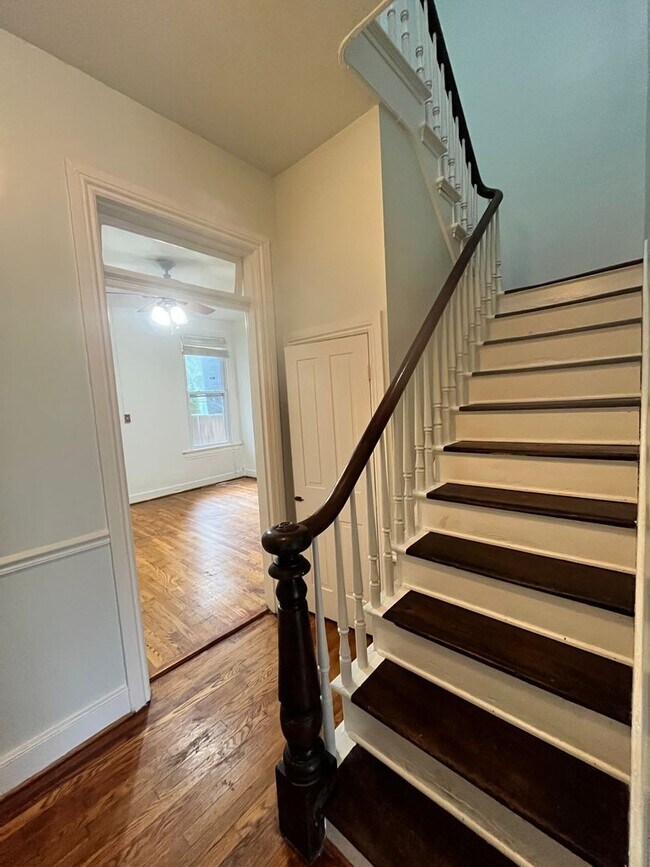 Building Photo - 511 St James St