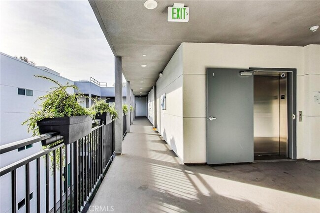 Building Photo - 11616 Burbank Blvd