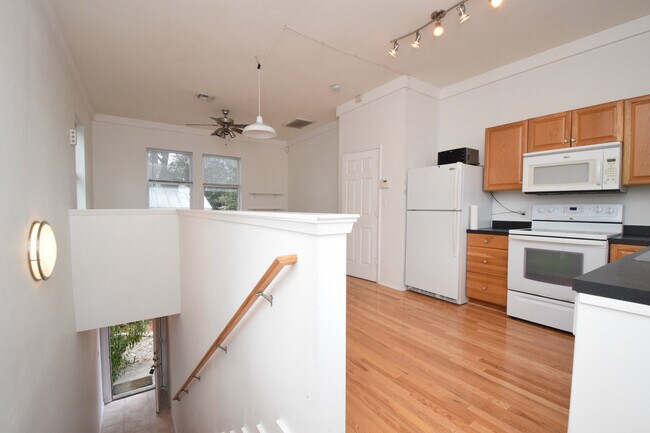 Building Photo - 2102 Greenwood Ave