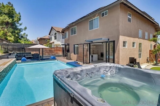 Building Photo - 561 Bayona Loop