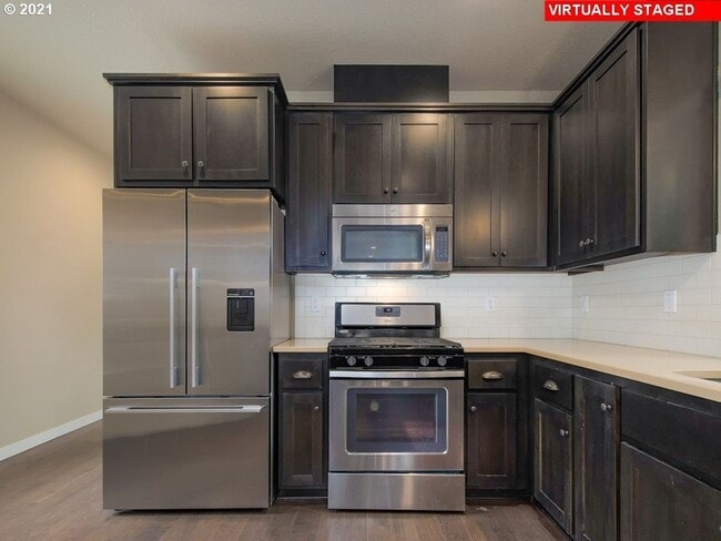 Building Photo - Gorgeous 3 Bed, 2.5 Bath Oasis!