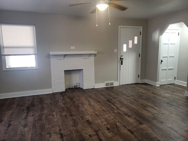 Building Photo - Newly renovated 3 bedroom house in Brookli...