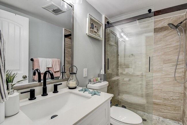 Building Photo - 865 S Gulfview Blvd