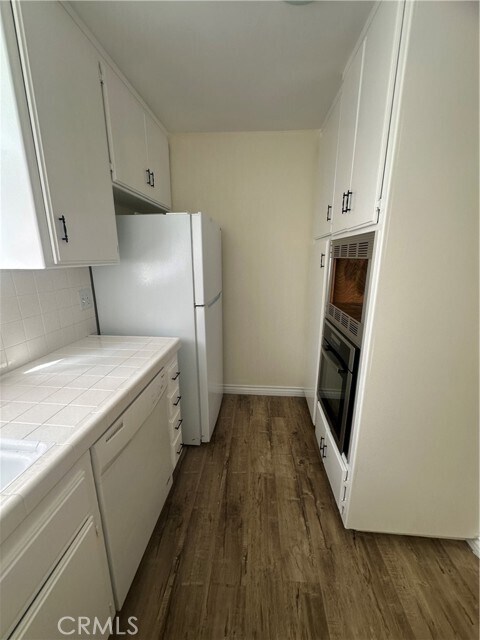 Building Photo - 5429 Newcastle Ave