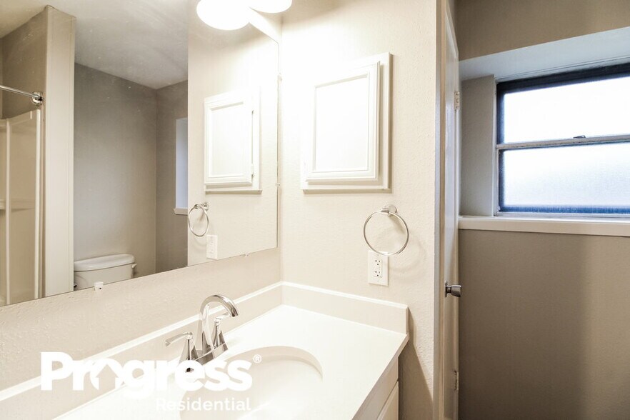 Building Photo - 1417 Wilson Dr