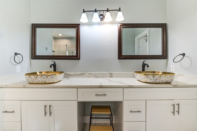 Building Photo - 6206 Clear Canyon Dr