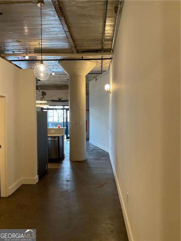 Building Photo - 881 Memorial Dr SE