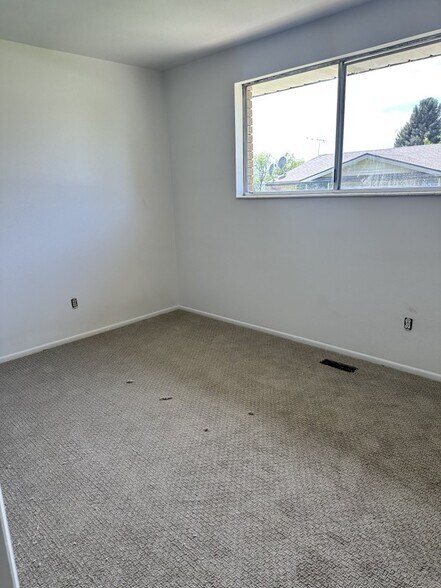 Building Photo - 650 E 200 N