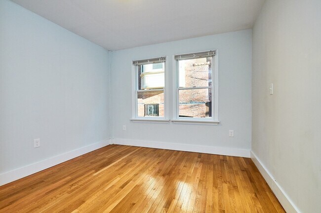 Building Photo - 5 Albion St