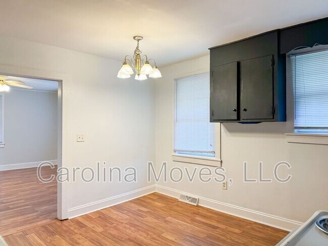 Building Photo - 10 Yellowstone Dr
