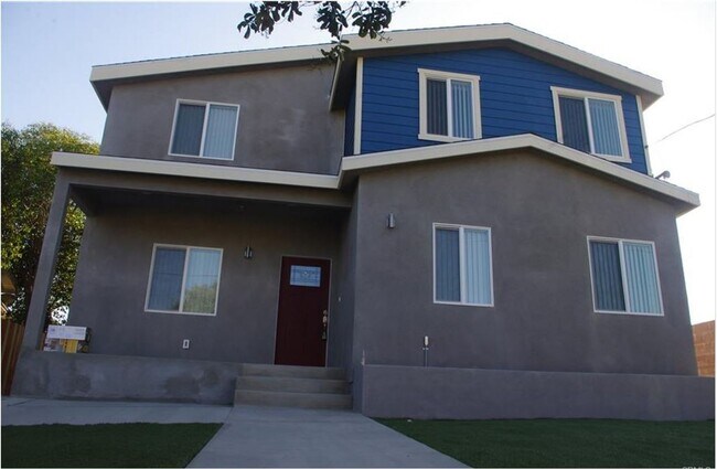 Building Photo - 3(2818)