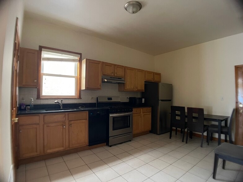 Building Photo - 2856 W Lyndale St