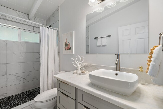Building Photo - 3BR/3BA Unfurnished Home in Enchanted Lake...