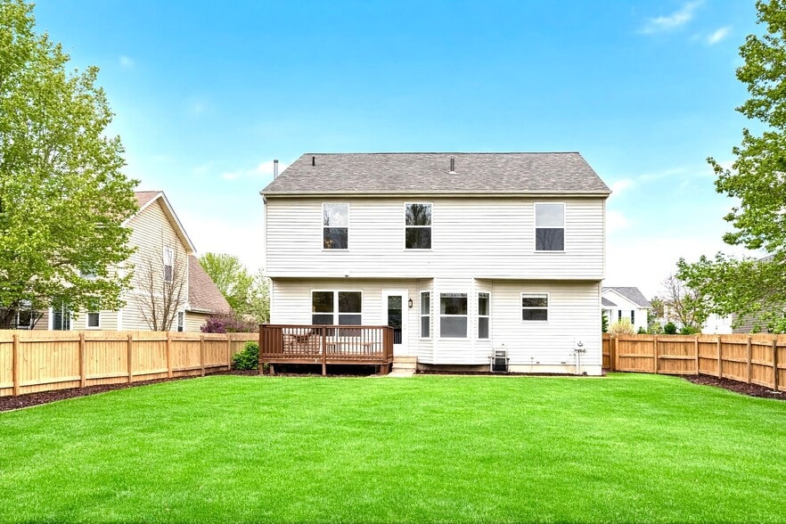 Building Photo - 8635 Oak Creek Dr