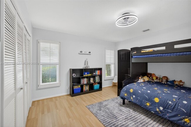 Building Photo - 15 Balfour Rd E