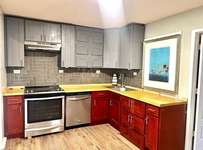 Building Photo - 66-831-831 Kamakahala St
