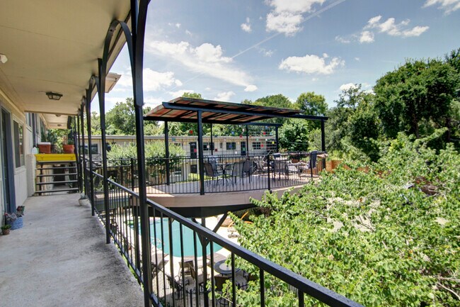 Upper deck - 1202 Newning Ave