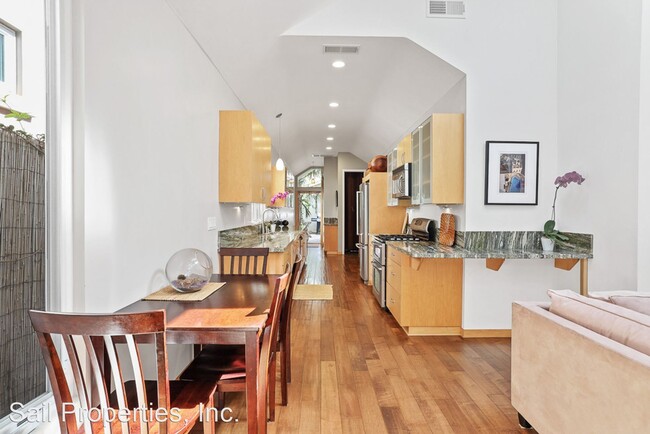 Building Photo - 2 br, 1 bath House - 614 10th St - 614 10t...