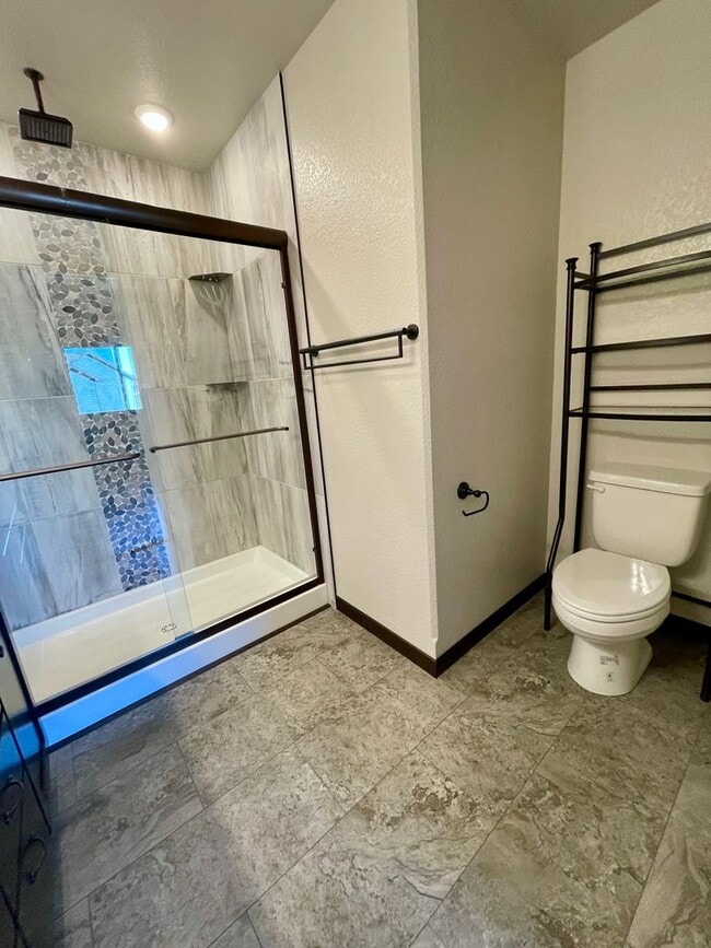 Building Photo - * GAME-CHANGING-MOVE-IN-SPECIAL * 4 Bedroom, 3 Bathroom with Office for Rent