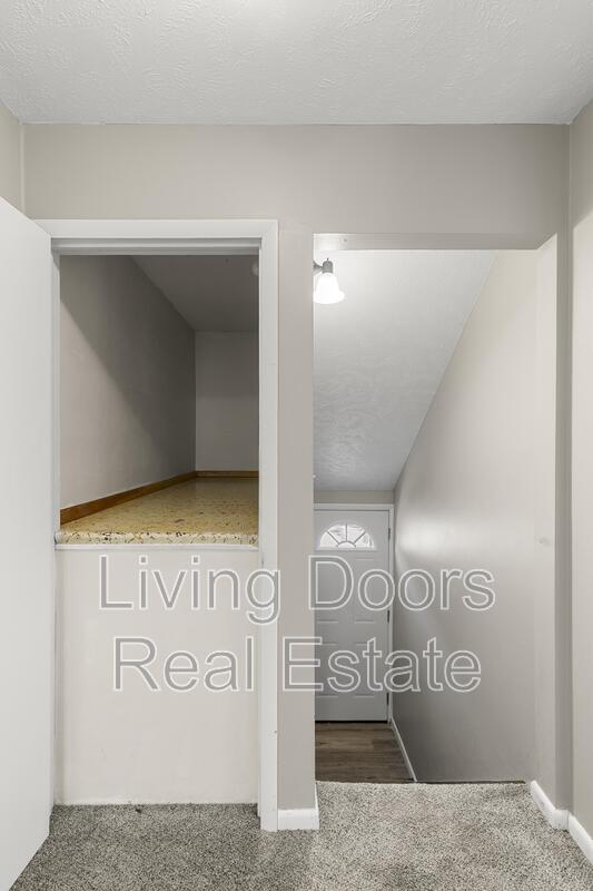 Building Photo - 348 S 5th St