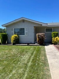 Building Photo - 2 bedroom 1 bathroom Move-in Ready!