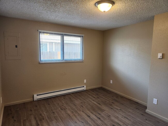 Building Photo - Cute 2 Bedroom 1 Bathroom Near Northtown Mall