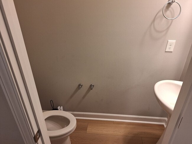 Building Photo - Beautiful Five Bedroom Home Located in Northeast Columbia!