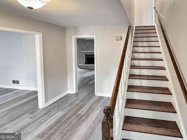Building Photo - 4051 Coyte Dr