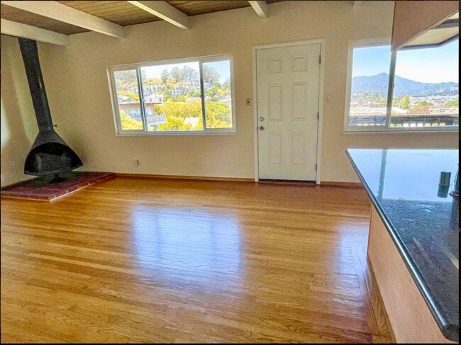 Building Photo - New: 2Bd Water View Flat in Sausalito