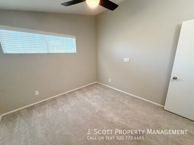 Building Photo - 3914 E Becker Ln