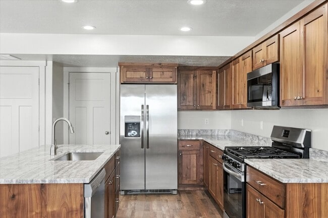 Building Photo - Eastside View Townhomes