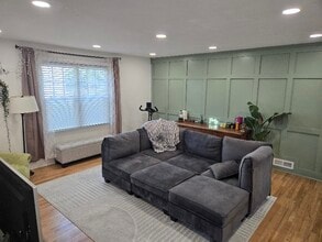 Building Photo - 745 Lennox St