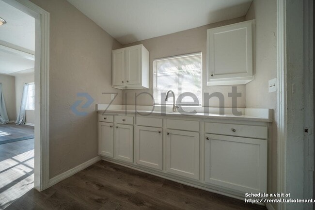 Building Photo - 925 17th St S