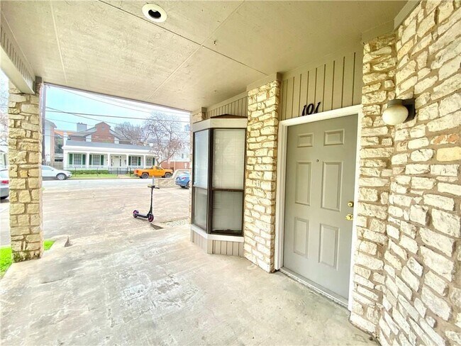 Primary Photo - 2604 Salado St