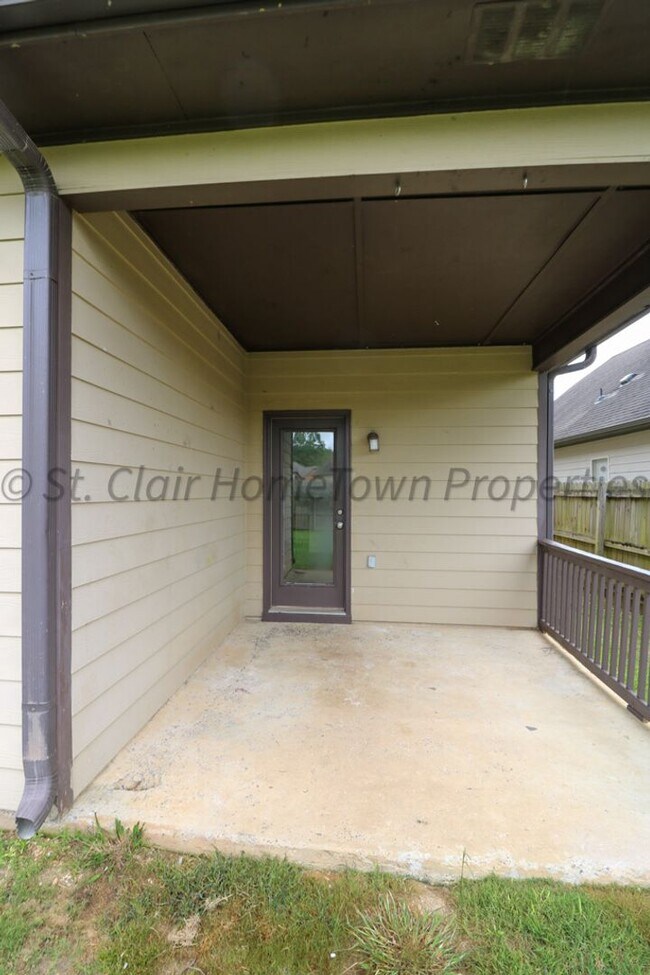 Building Photo - Large Family Home in Moody AL