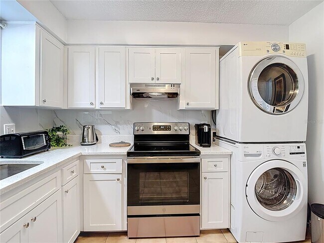 Building Photo - 222 Southeast Jefferson Cir N