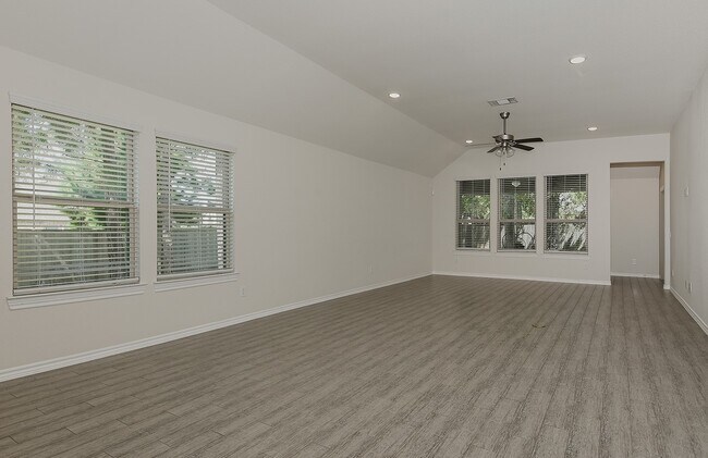 Building Photo - 130 Pioneer Canyon Pl