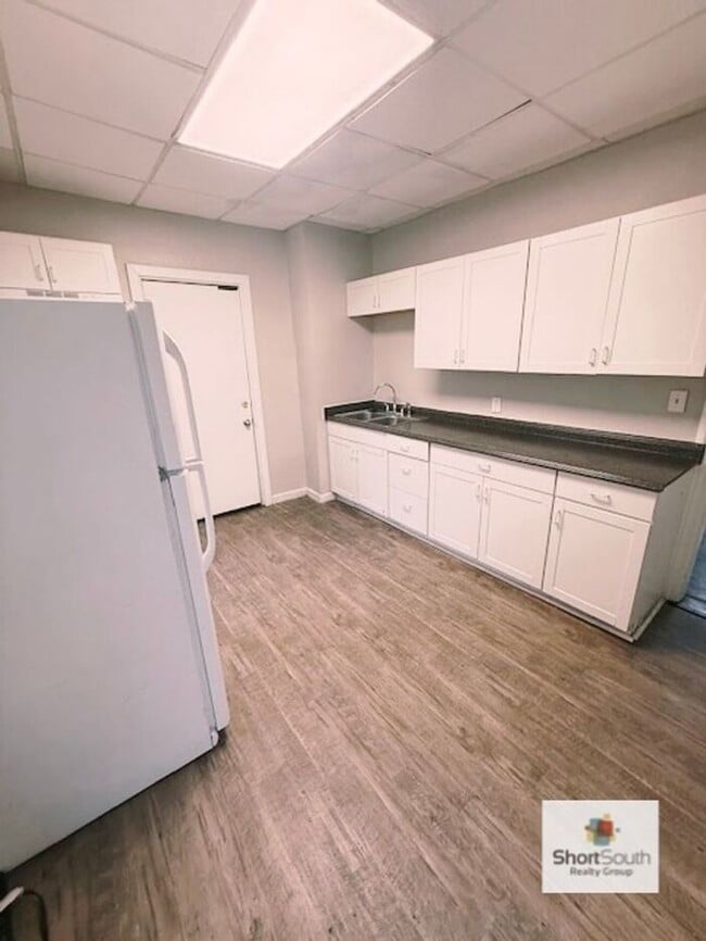 Building Photo - Updated 4 bed 1 bath single family home.