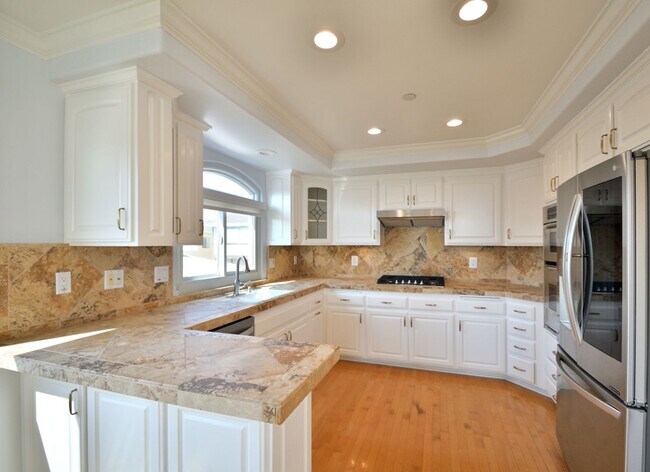 Building Photo - 3 Bed 2.5 Bath Home.