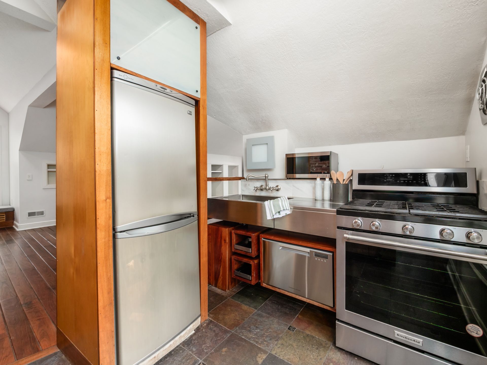 Building Photo - 36 E Kossuth St