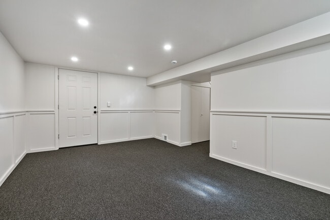 Building Photo - 4484 Scherling St