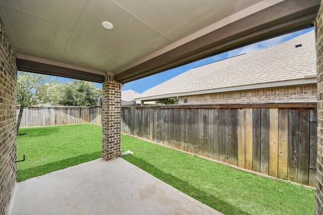 Building Photo - 16011 Monument Hill Crossing